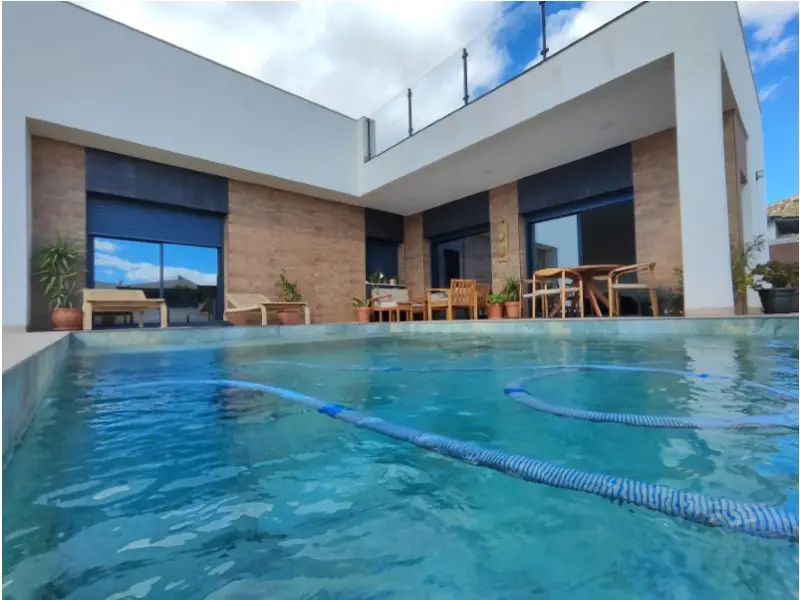 Villa en Pinoso con Jardin y Piscina - Nueva Construccion