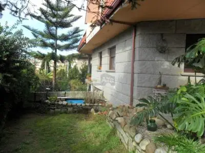 Chalet Independiente en Vigo con Garaje para 8 Coches y Jardin