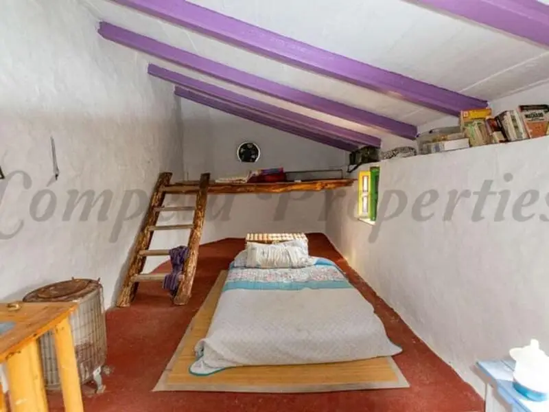 Casa de Campo en Canillas de Albaida con Vistas Panorámicas
