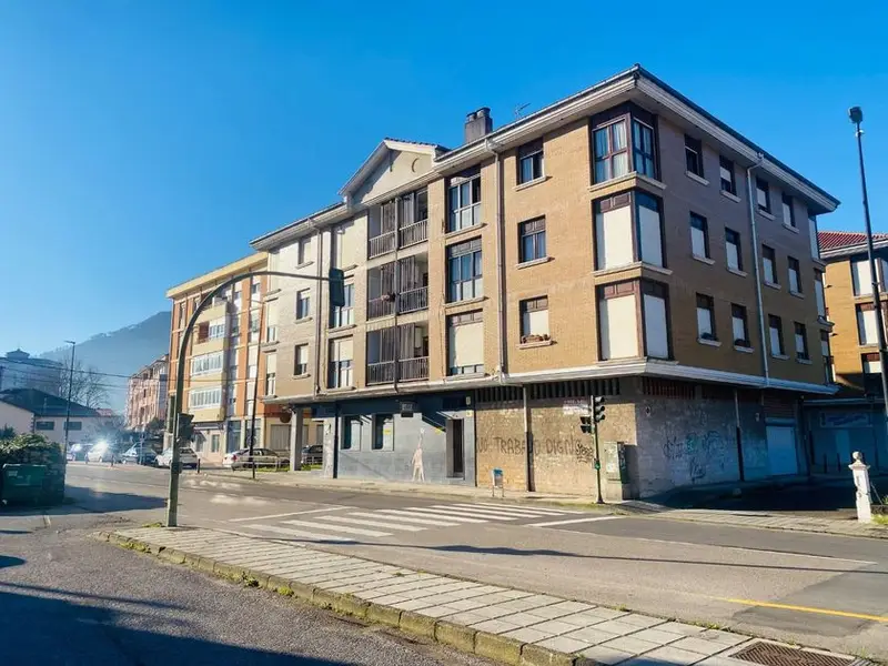 venta Local Comercial en Los Corrales de Buelna, Cantabria (PM-123664)- Globaliza