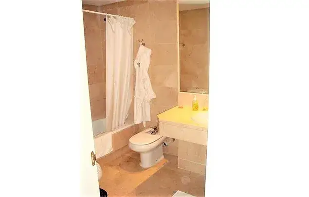 Apartamento en Puerto Banús 2 Dormitorios Vistas al Mar