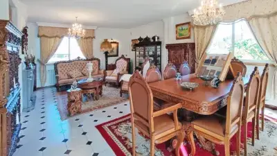 Chalet en Venta en Lugar de Lamela - Casa Clásica con Piscina