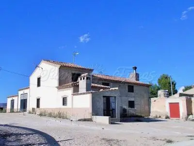 Casa Chalet en Venta Yecla Murcia 4 Dormitorios Piscina