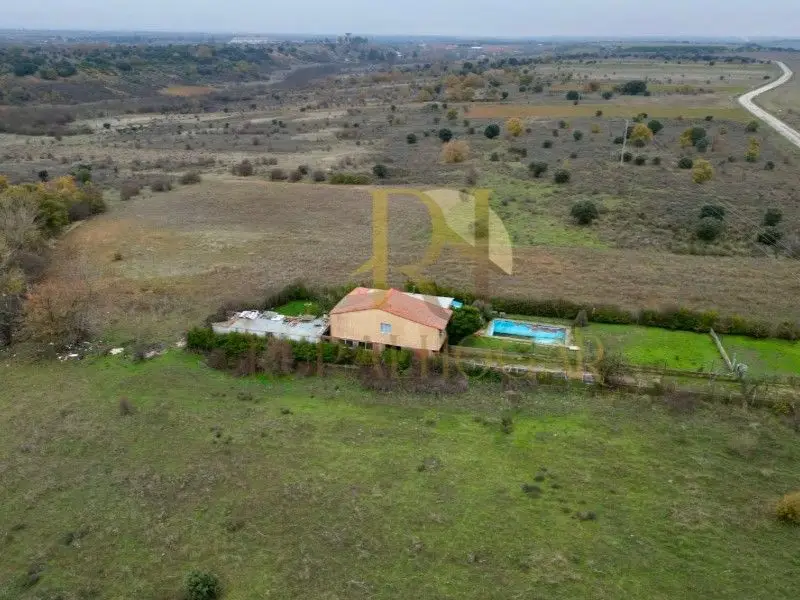 Venta Casa con Chimenea en Ardoncino Ref 434