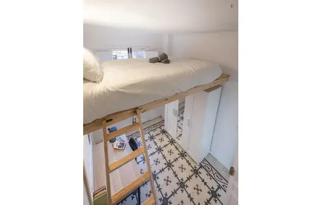 Rent 7 bedroom apartment in Granada