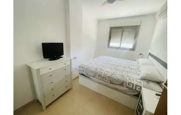 Apartamento en Villajoyosa con Vistas al Mar y Piscina
