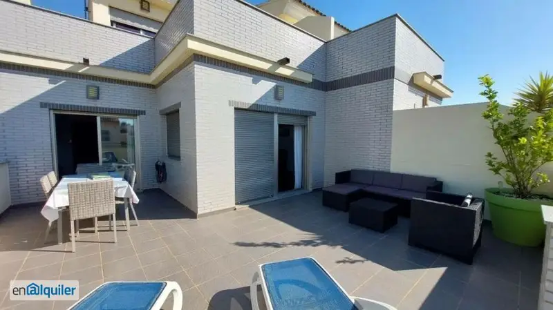 Chalet Adosado en Platja de Oliva con Piscina