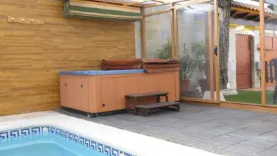 Chalet en Nuevo Valdepeñas con Piscina y Jacuzzi