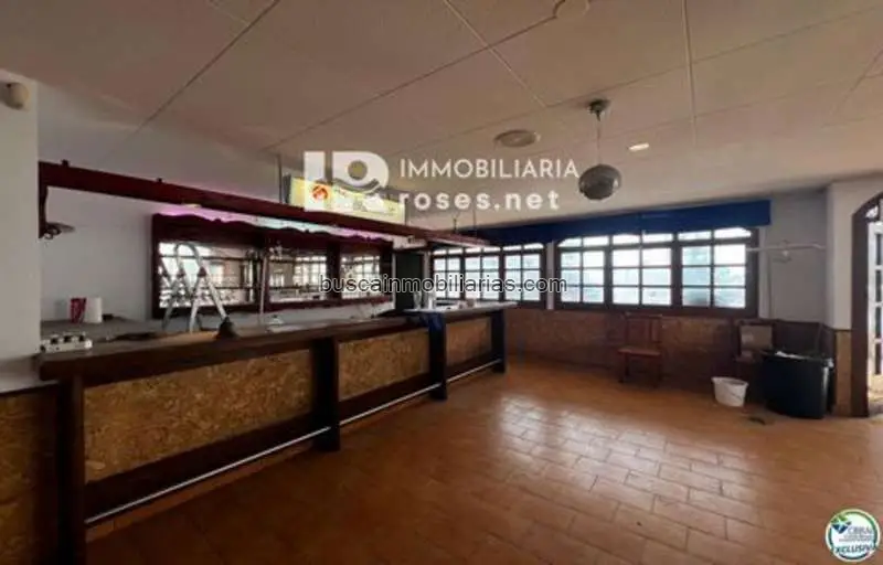 Local Comercial en Venta en Roses Santa Margarita 120m2 Terraza Vistas al Mar