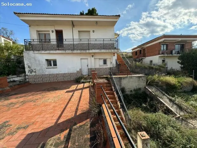 Casa para Reformar con Jardín y Piscina en Piera