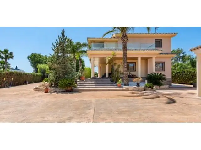 Chalet en Elche 5 Dormitorios 3 Baños Sótano