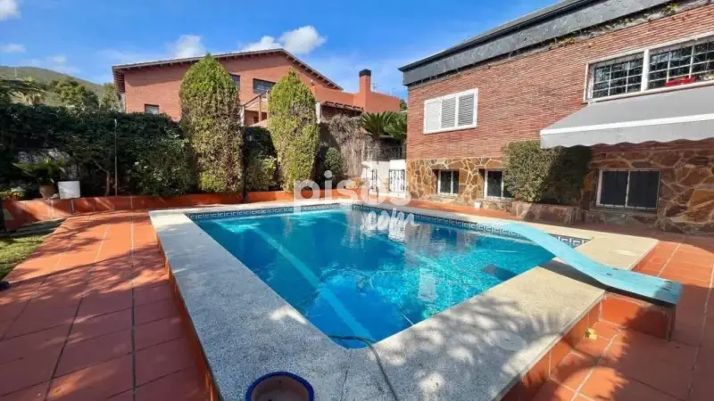 Chalet en Montemar con Piscina y Jardin Cerca de Barcelona