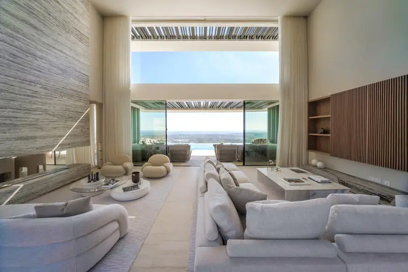 Villa de Lujo en Sotogrande con Vistas al Mar