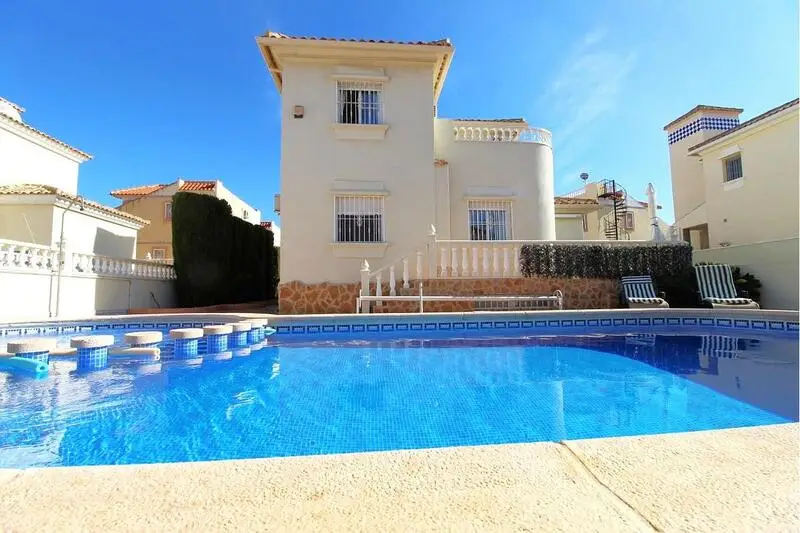 Villa 5 Dormitorios La Zenia Piscina Privada