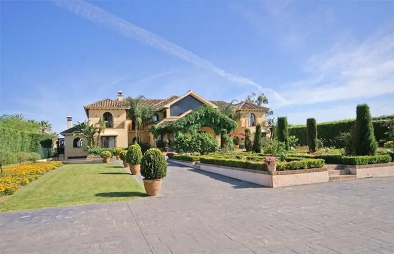 Villa de Lujo en El Paraiso 8 Dormitorios 8 Baños Piscina Privada