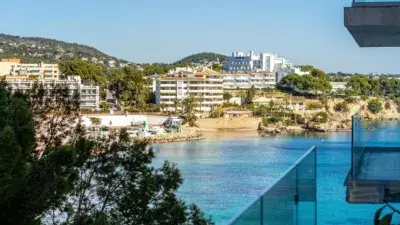 Apartamento en Palmanova con Vistas al Mar y 4 Dormitorios
