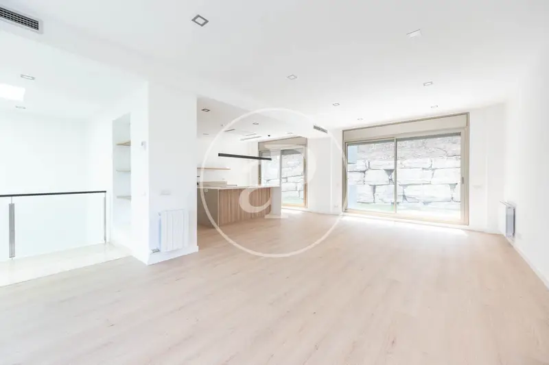 Casa en Nova Alella con Vistas Panorámicas y Piscina