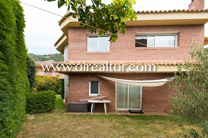 Casa en venta en Premià de Dalt Maresme 4 habitaciones 2 baños Jardín