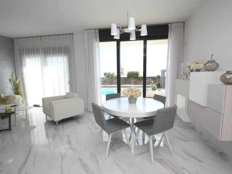 Villa en Venta San Miguel Salinas con Piscina