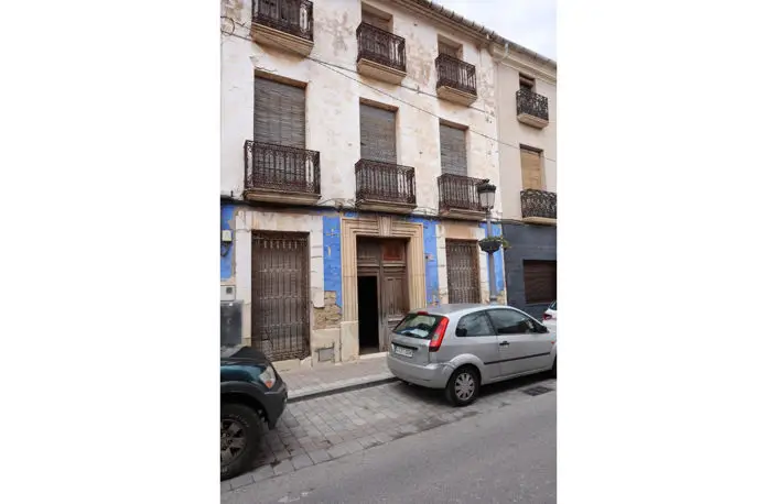 6 Bed Townhouse for sale