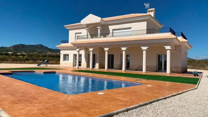 Villas de Lujo en Pinoso con Piscina