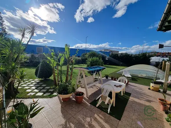 Chalet Pareado en Torrelavega 4 Dormitorios Jardin Piscina