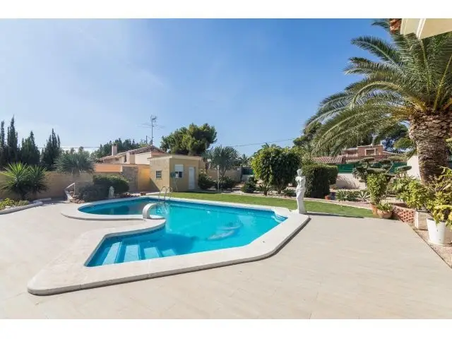 Chalet de Lujo en Peña Las Águilas Elche con Piscina y Sótano