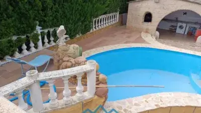Chalet en Venta Picassent 4 Dormitorios Piscina Jardin