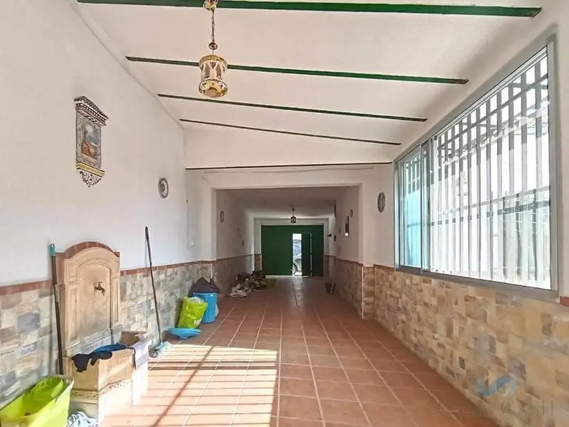 Chalet en venta en Belicena con 3 dormitorios y gran parcela