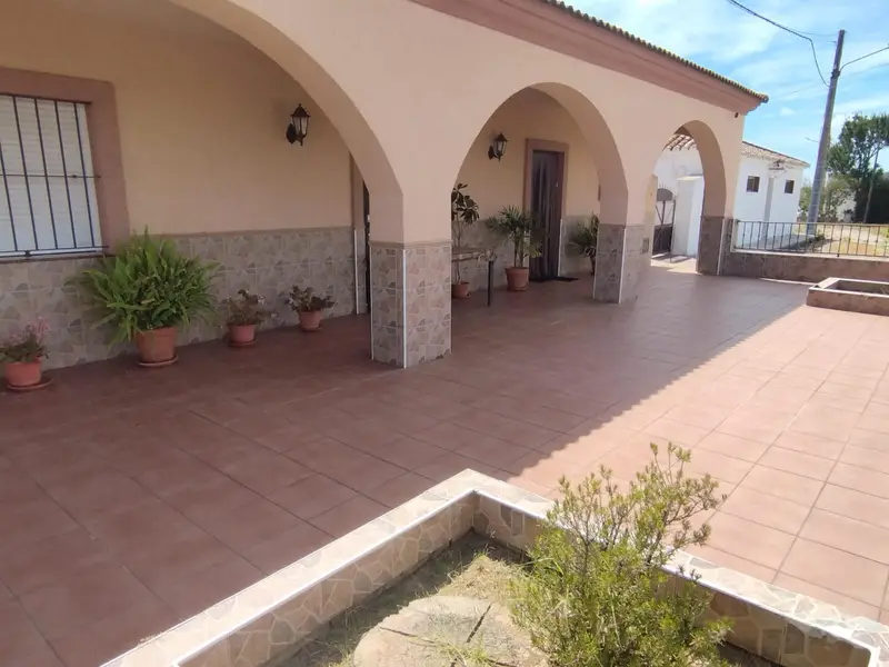 Casa Rústica en Jerez: Ideal para Actividades Agrícolas