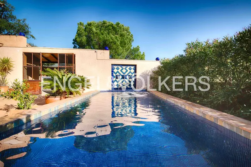 Chalet en Venta en Cantallops Girona con Vistas Panorámicas