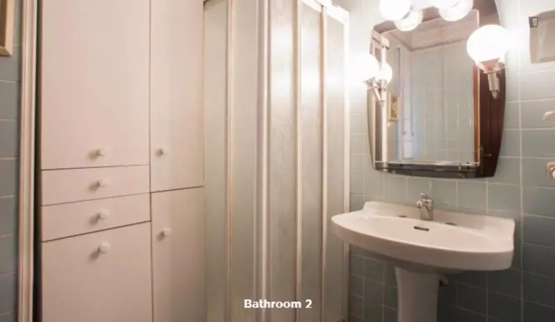 Habitacion Doble en Piso de 7 Dormitorios - Valencia