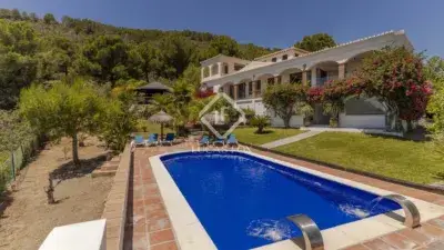 Villa en venta en La Herradura con vistas al mar