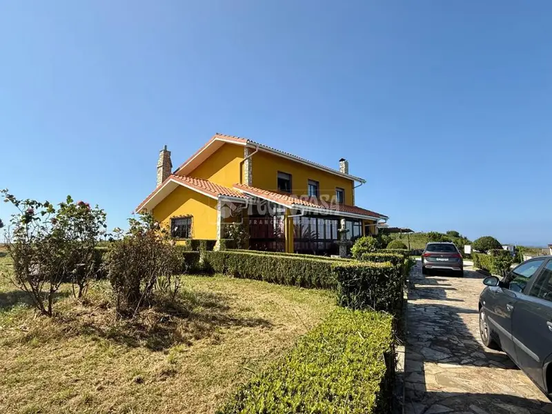 Casa en venta en Asturias con parcela de 7000m2 y vistas impresionantes