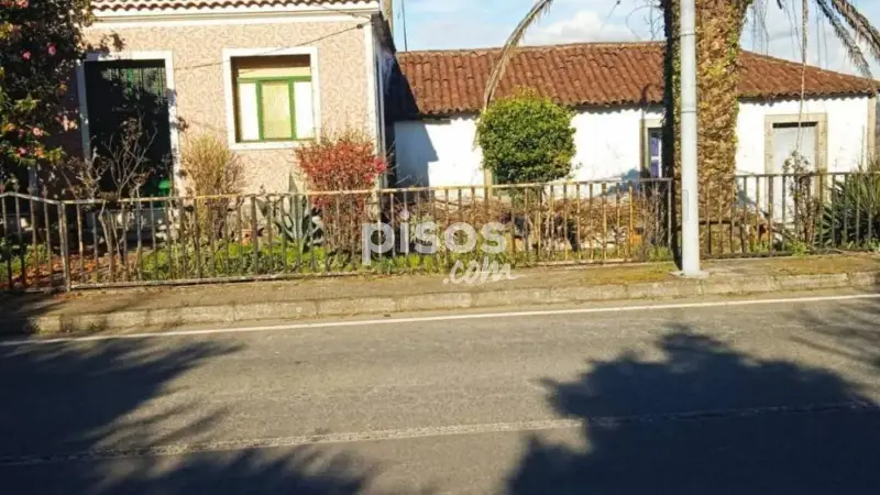 Casa con terreno y establo en venta
