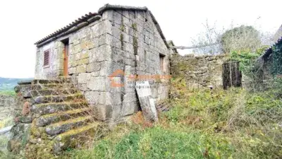 Casa de Piedra en San Cristovo de Cea con Vistas a la Montaña