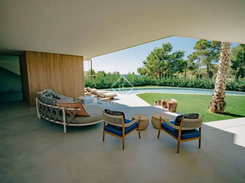 Chalet en Venta Ibiza: Vistas al Mar, Piscina y Jardín