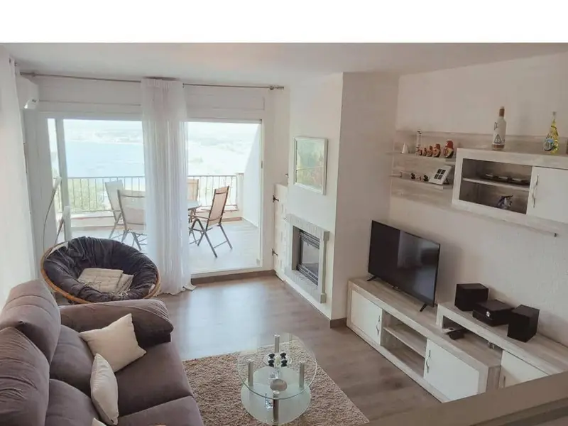 Apartamento Dúplex en Roses con Vistas a la Bahía