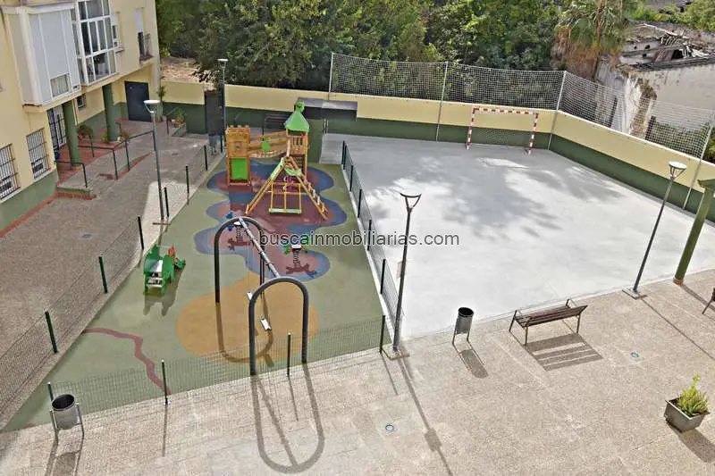 Piso en Venta Jerez de la Frontera: 3 Dormitorios, 2 Baños, Garaje y Trastero