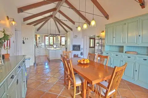 Casa-Villa de 5 Dormitorios en venta Estepona, España