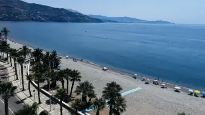 Apartamento en Velilla Almuñécar Primera Linea de Playa Reformado