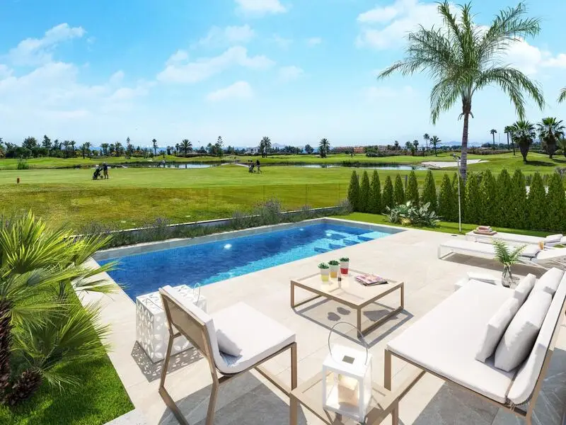 Villa en Los Alcázares con Vistas al Golf