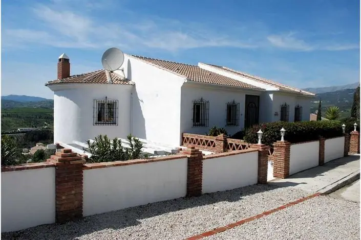 Villa en Venta 3 Dormitorios Piscina Cerca Puente Don Manuel