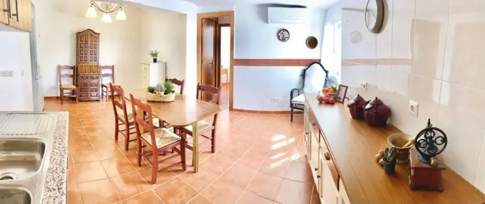 Casa de Pueblo con 4 Dormitorios en Istán Costa del Sol