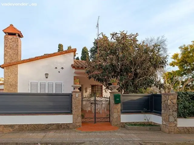 Casa en Sant Pere Pescador con Jardin y Garaje