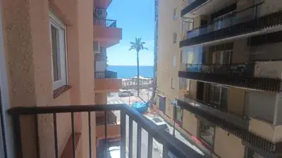 Apartamento en 1a Linea de Playa Reformado con Garaje y Licencia Turistica