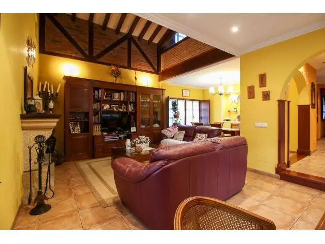 Chalet Rustico en Novales con Jardin y Piscina