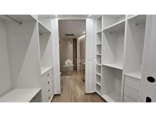 Casa en Catral con 3 Dormitorios 2 Baños Patio y Estudio Reformada
