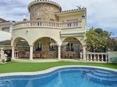 Casa 4 Dormitorios Empuriabrava Cerca Playa