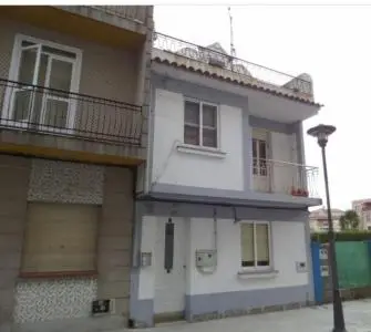 Casa 3 Plantas para Restaurar en Cangas Jardin Privado 201m2